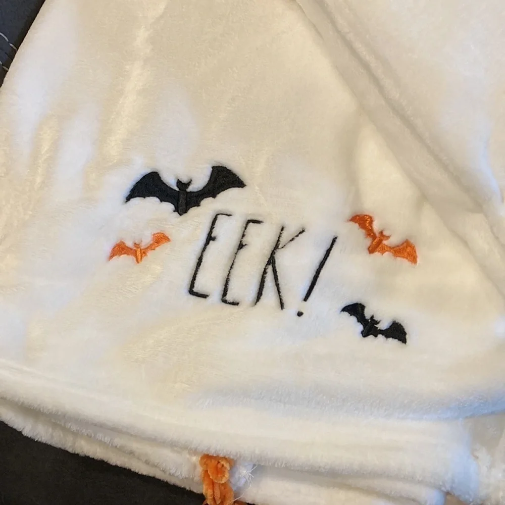NWT Rae Dunn EEK BATS HALLOWEEN SOFT PLUSH HALLOWEEN THROW BLANKET TASSELS